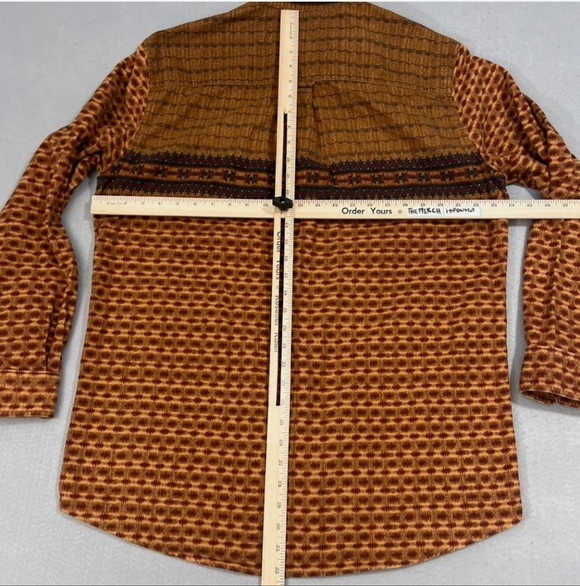 Woolrich Men's Camel Engineered Stripe Aztec Button Down Size XL - Picture 7 of 12